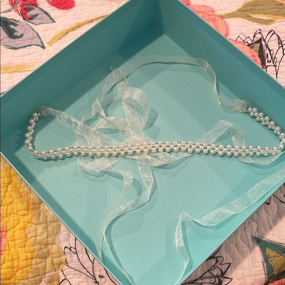 Elegant White Pearl Belt